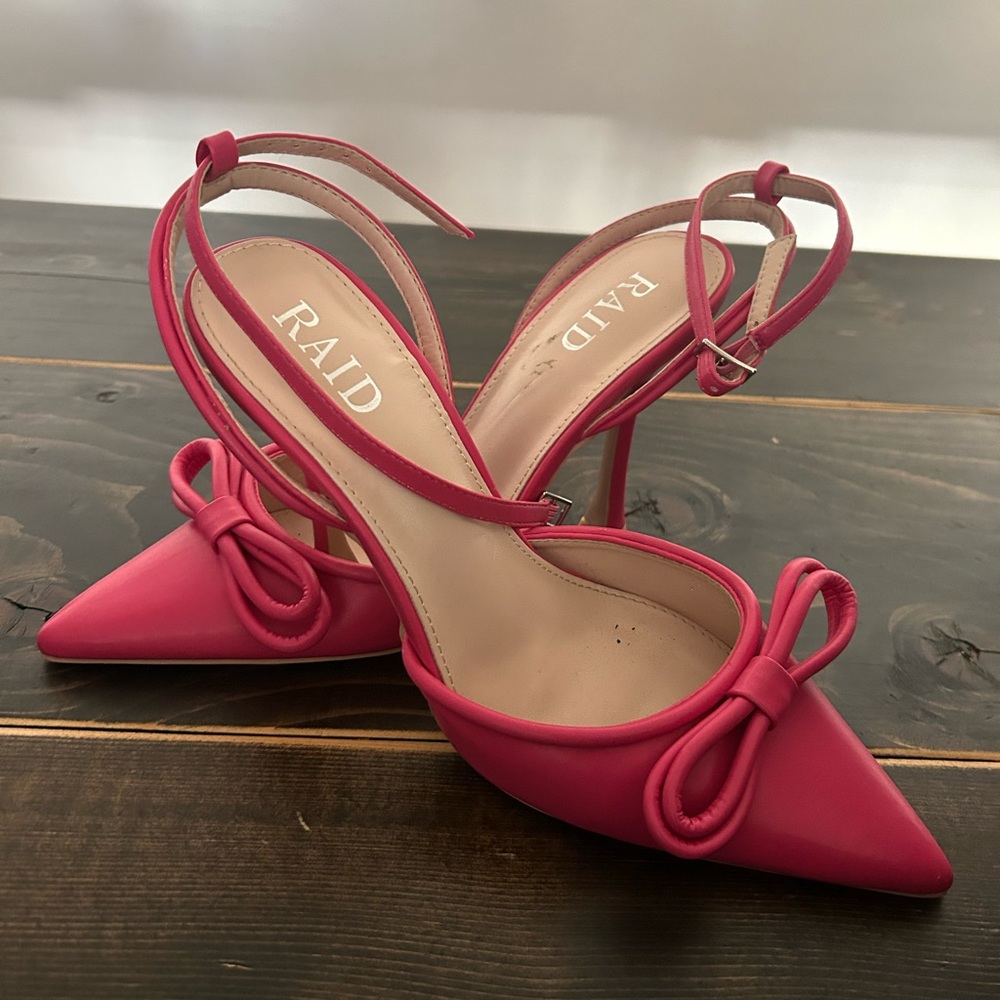 RAID Fuchsia Bow Accent Heels